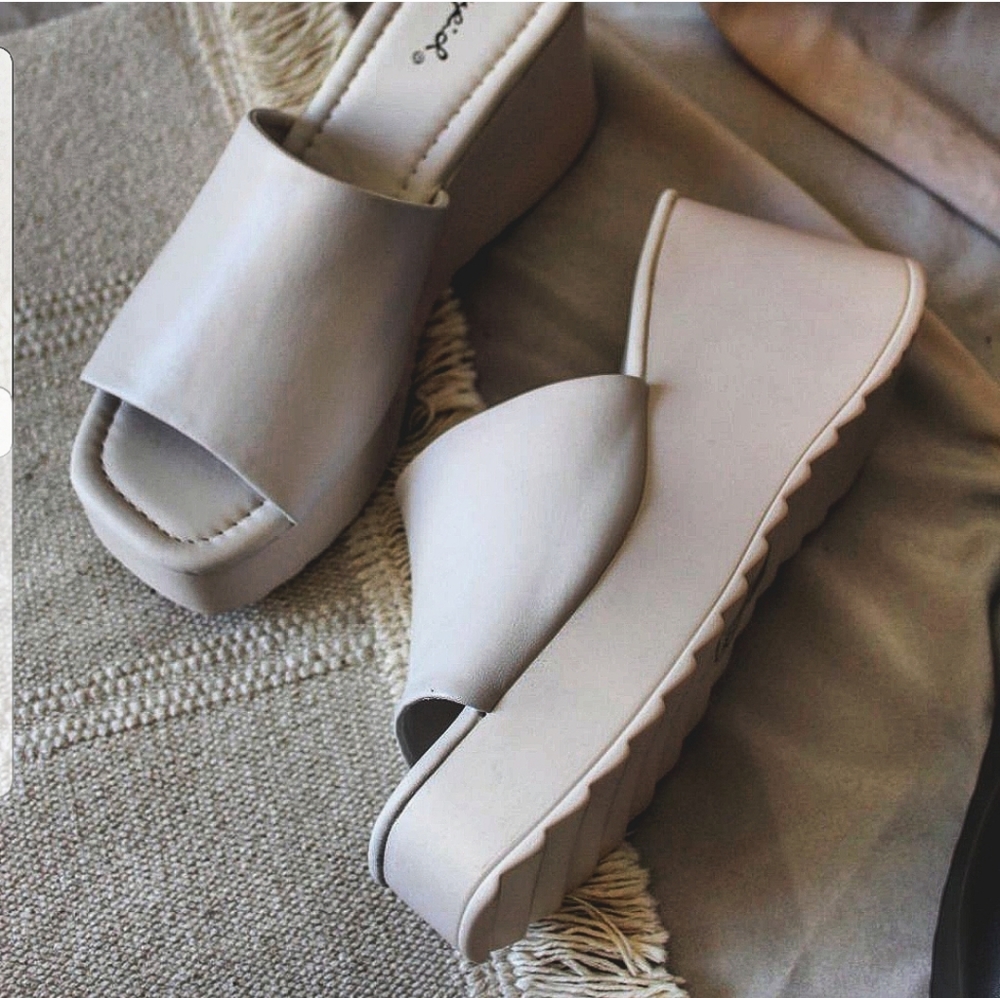 🆕️Influencer Edit Collection// Off White Platform Wedge Mule